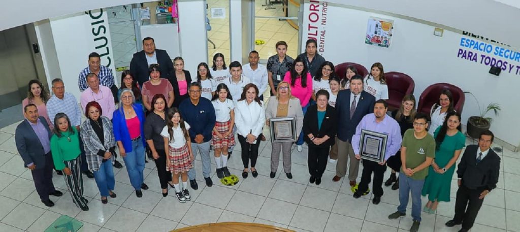 Entrega de reconocimiento a la Universidad de Sonora2-min