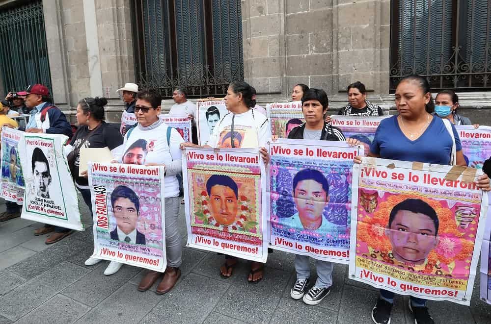 padres de normalista desaparecidos. Ayotzinapa-min