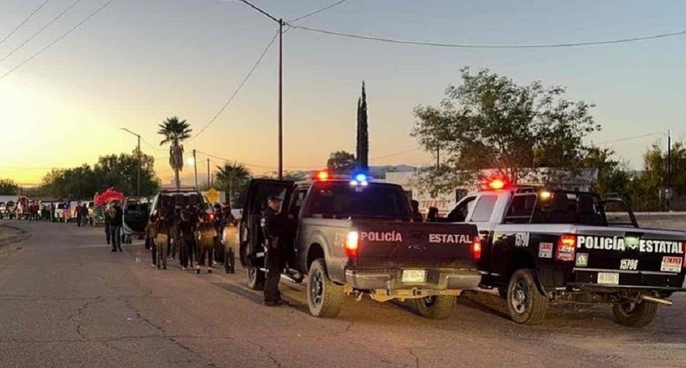 Participa Policía Estatal y Municipal en desfile navideño en Tubutama-min