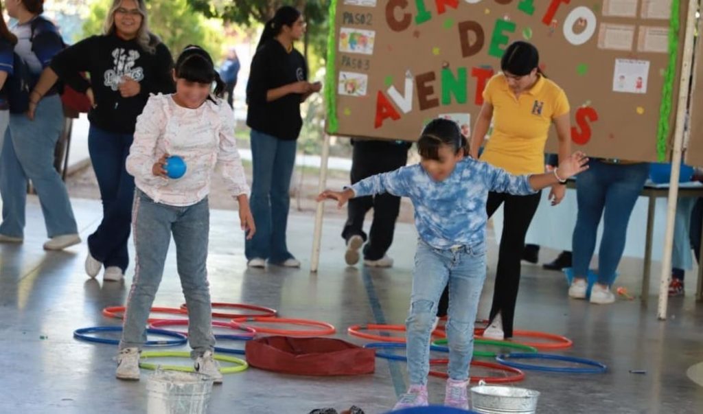 normalistas apoyan a niñas de casa hogar con servicio comunitario-min