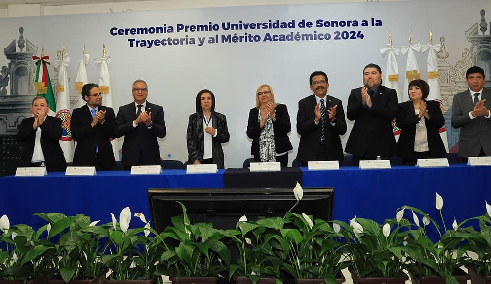 premio a la trayectoria y al mérito académico.-min