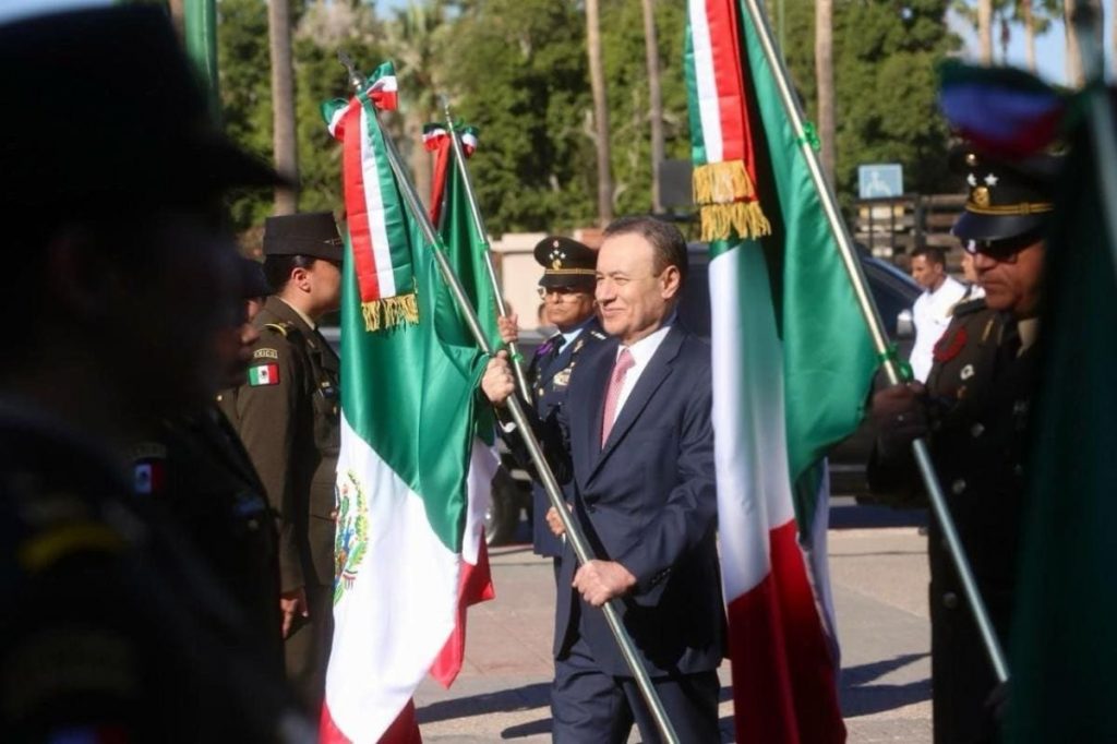 Encabeza Gobernador Durazo evento por el Día de la Bandera-min