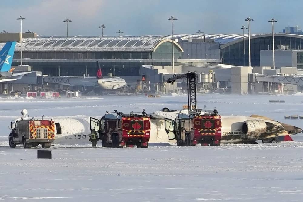 avion volcado en Canadá-min (2)