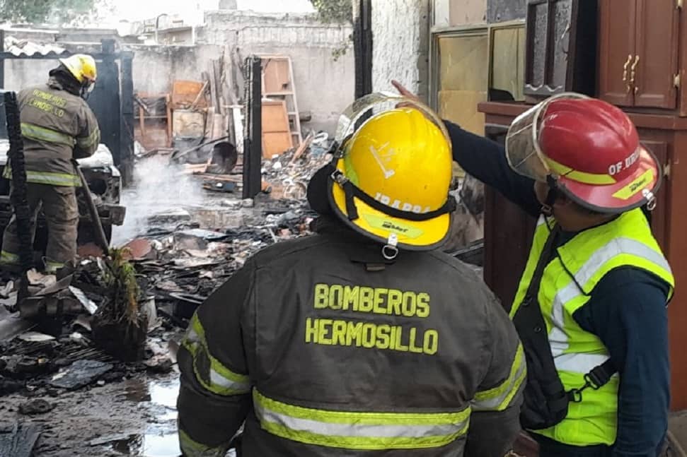 rescatan-a-tres-personas-durante-incendio-de-casa-min