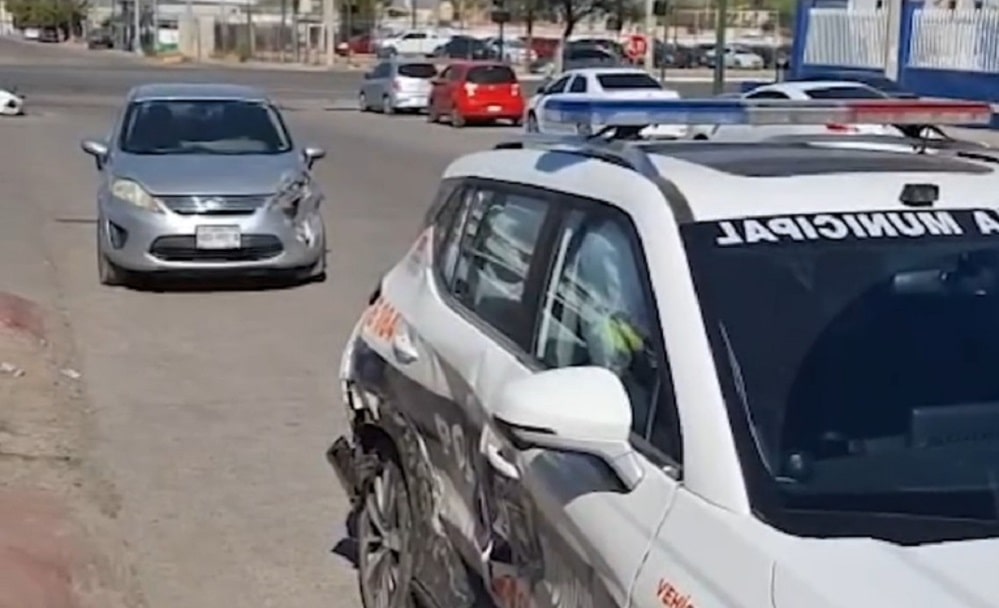 choca patrulla con dos vehiculos-min