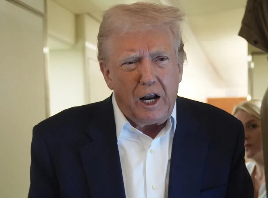 DonaldTrump enojado-min