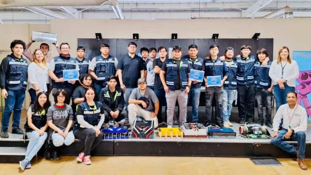 Gana alumnado de la UTSLRC primeros lugares en Torneo de Robótica Crodit 2025-min