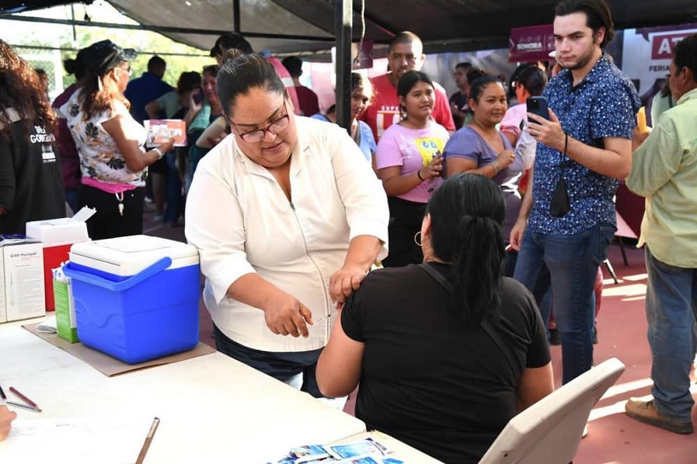 Gobernador Durazo cumple a familias de la colonia Villa Verde-min