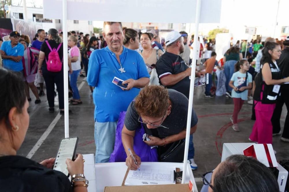 Gobernador Durazo cumple a familias hermosillenses-min