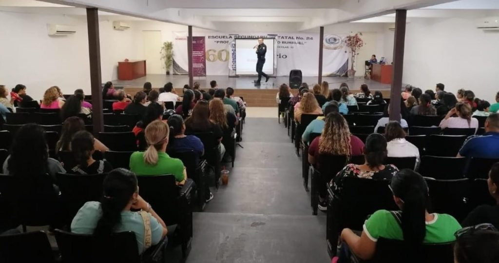 Gobierno de Sonora involucra a padres de familia en la construcción de La Paz-min