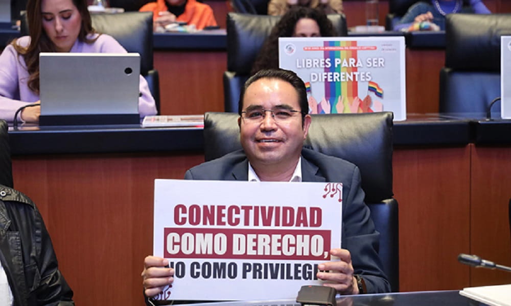Heriberto Aguilar celebra nueva ley de Telecomunicciones-min