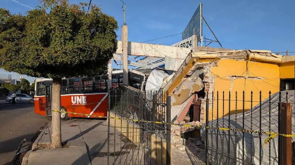 choque de camión con vivienda-min
