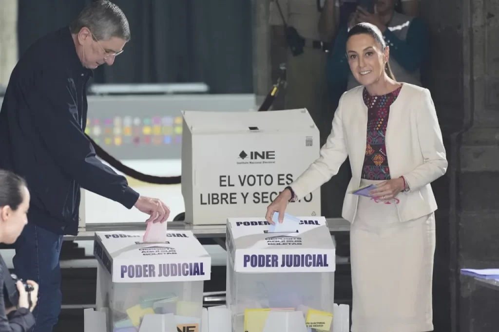ejerciendo el derehco a votar