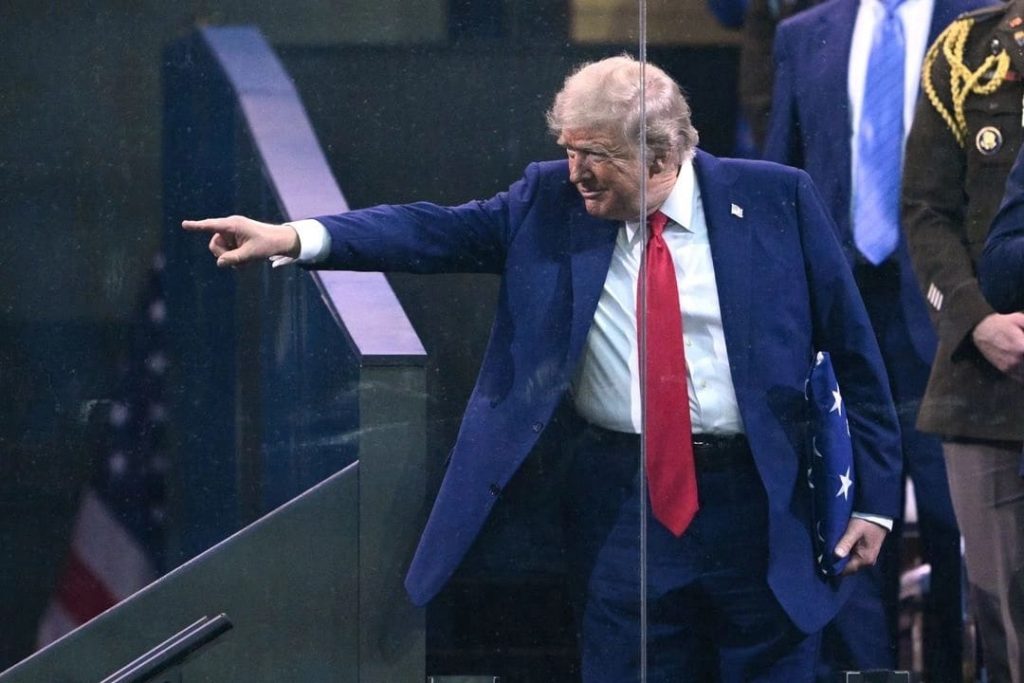 trump. agregar 36 países a prohibición de viajar a EU,s-min