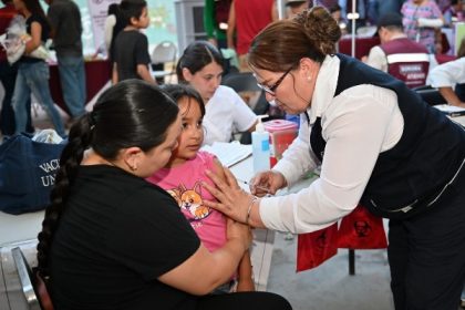 HERMOSILLO. Gobernador Durazo acerca servicios gratuitos a familias del Coloso Alto con feria de “Sonora Atiende”