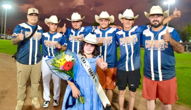 Inaugura Gobierno Municipal el Torneo de Softbeis de la Liga Ejidal Oriente en La Victoria-min