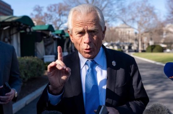 asesor comercial de la Casa Blanca Peter Navarro-min
