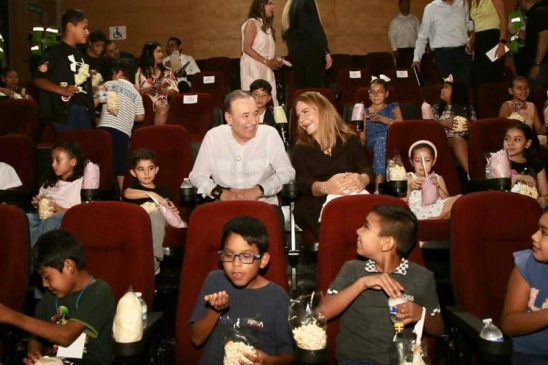 durazo junto a los niños. campaña-min