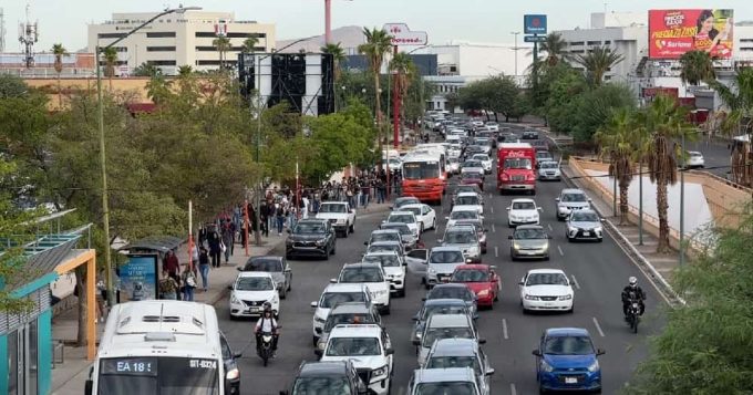trafico insoportable en Hermosillo-min