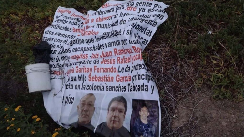 Encuentran manta y amenaza a policias-min