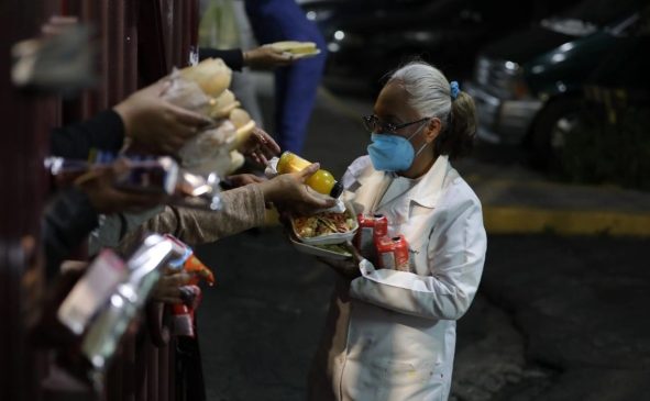 solidaridad de mexicanos con familiares de accidentados-min