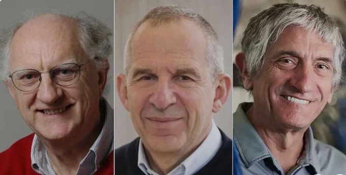 John Clarke, el francés Michel H. Devoret y el estadounidense John M. Martinis. NOBEL DE FISICA.-min