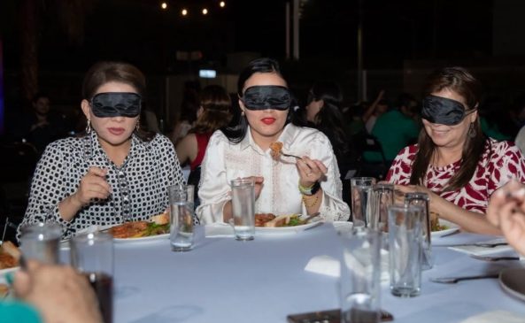cena a ciegas 2-min