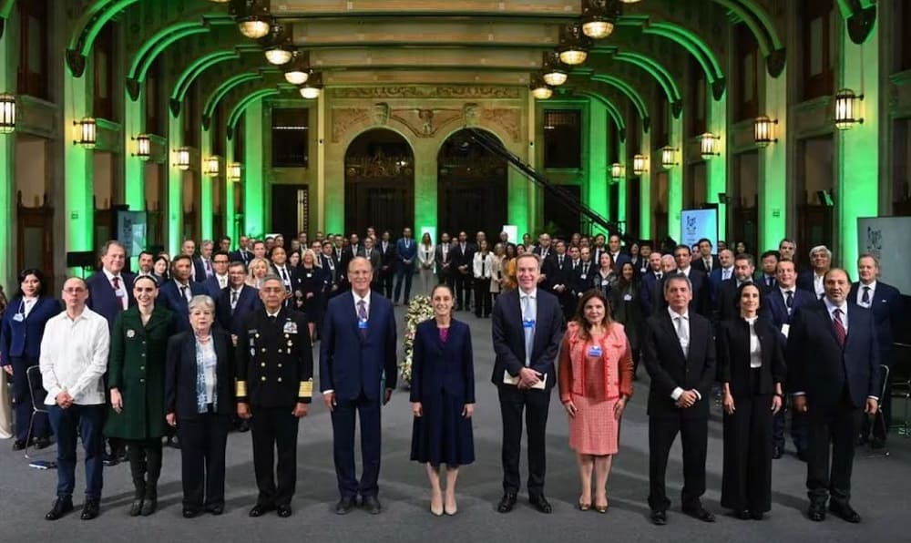 reunion de presidenta de México con empresarios de 17 paises-min