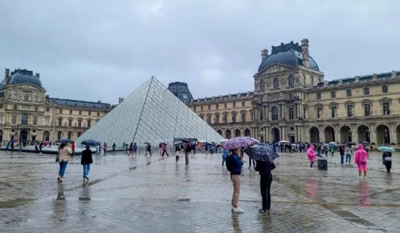 roban joyas del museo del louvre en parxs en un atraco de solo siete minutos-min