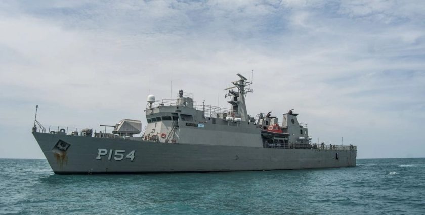 semar-maniobra-rescate-de-una-persona-presuntamente-sobreviviente-a-ataque-de-eu-en-aguas-internacionales_-min