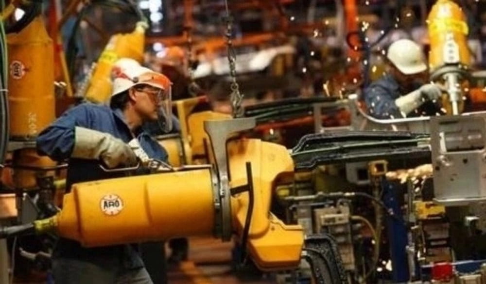 cae actividad industrial en algunos estados de México-min