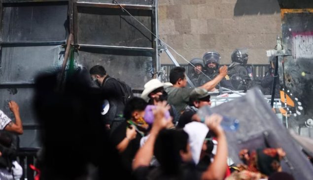 grupos porriles violentos en marcha de generación z en México-min