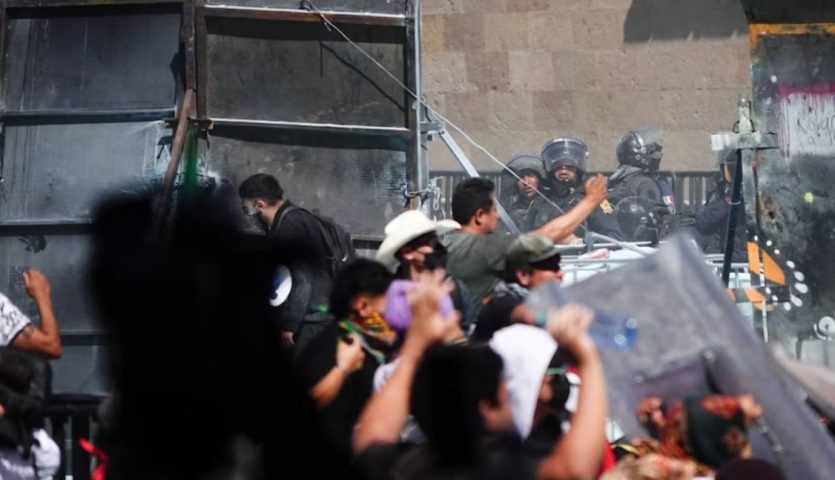 grupos porriles violentos en marcha de generación z en México-min