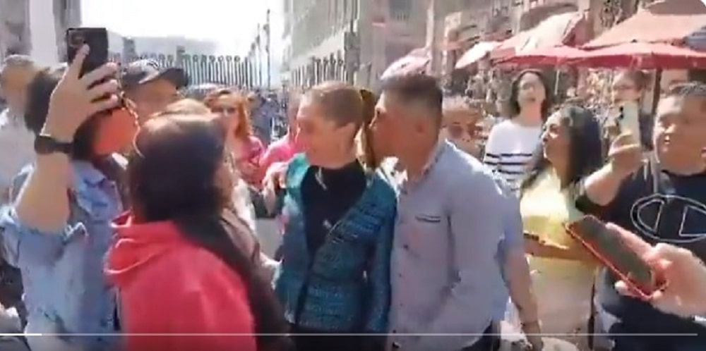 hombre acosa a presidenta Sheinbaum-min