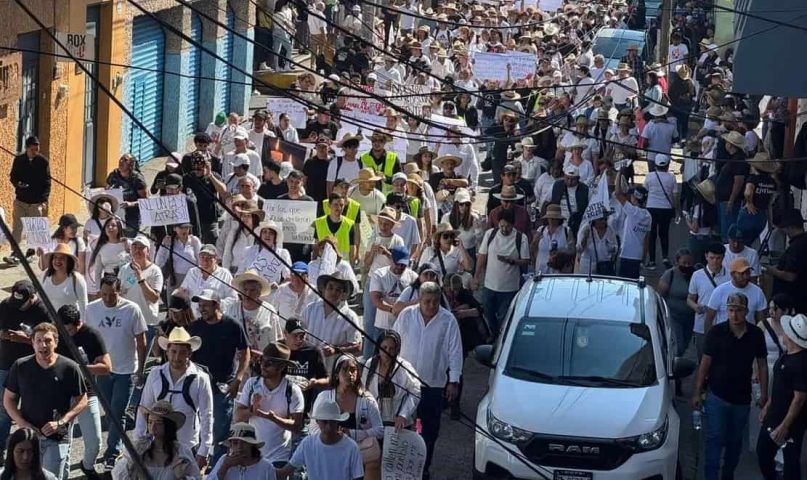 miles-marchan-en-uruapan-min