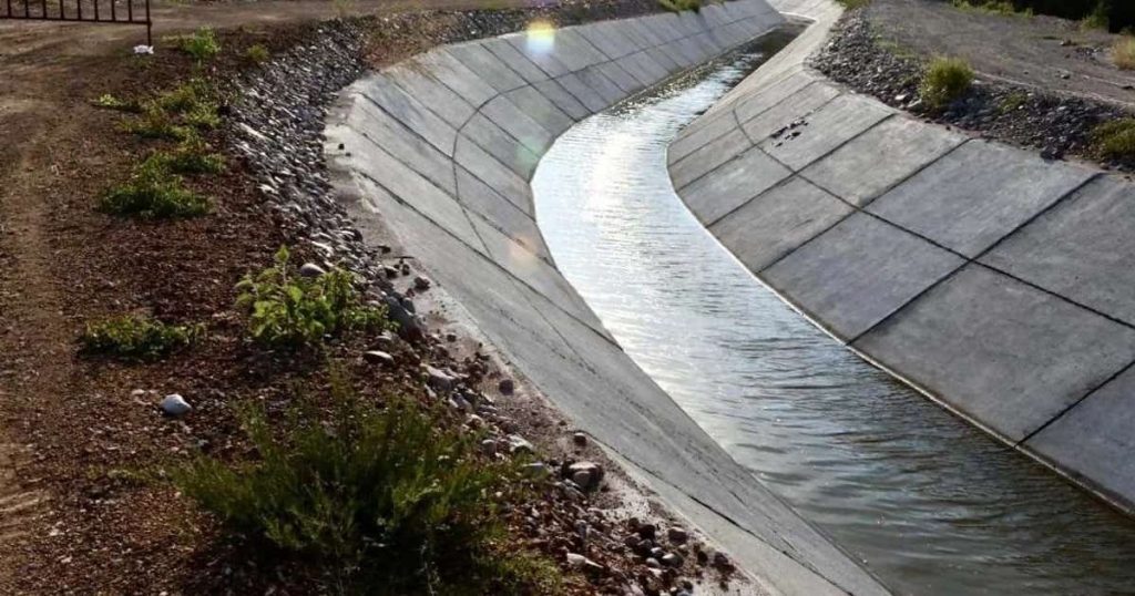 productores-venden-agua-a-municipios-y-ganan-300-millones-de-pesos-anuales-min