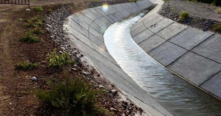 productores-venden-agua-a-municipios-y-ganan-300-millones-de-pesos-anuales-min