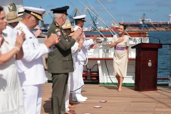 sheinbaum-recuerda-a-cadetes-fallecidos-durante-su-primera-visita-al-buque-cuauhtemoc-min