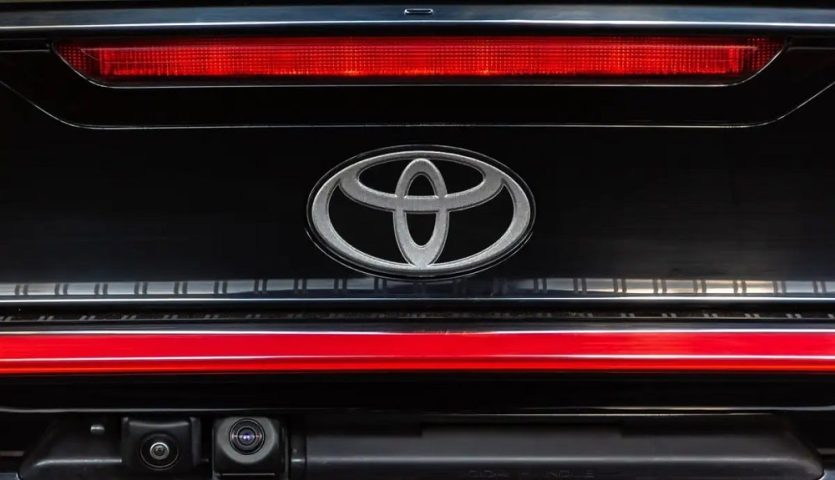 toyota-alcanza-200-mil-vehiculos-hibridos-vendidos-en-mexico-min