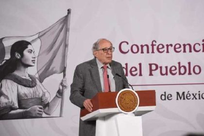 México cuenta con  vacuna y tratamiento contra la súper gripa: secretario de Salud