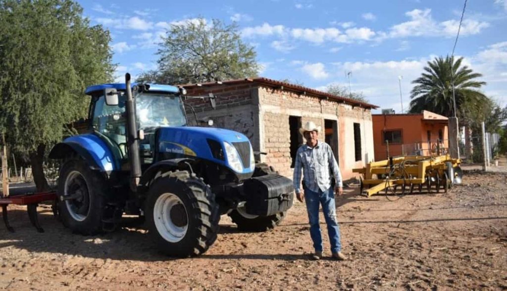 Entrega Sagarhpa maquinaria agrícola en Ures-min