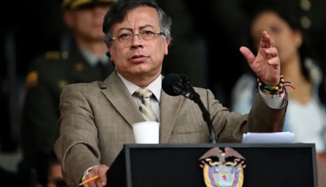 Petro aumenta el salario-min