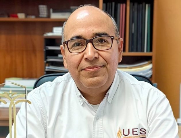 Ricardo Salomón Torres Docente de la UES recibe premio internacional-min (1)