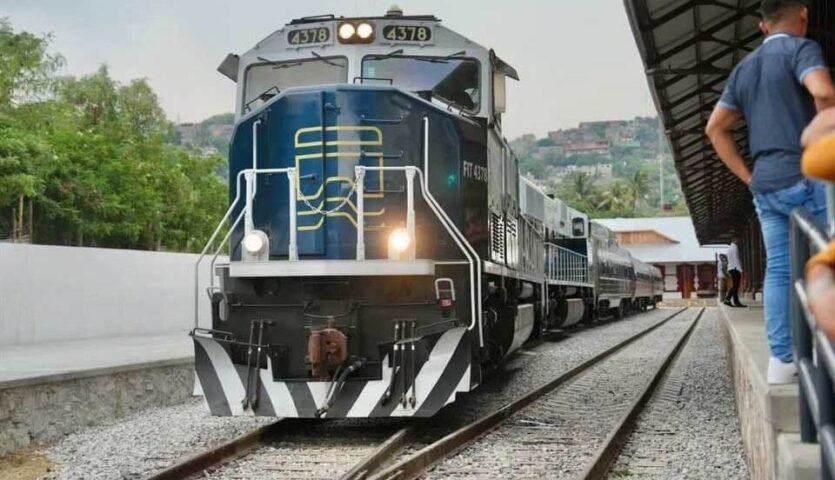 Tren Transístmico se descarrila-min