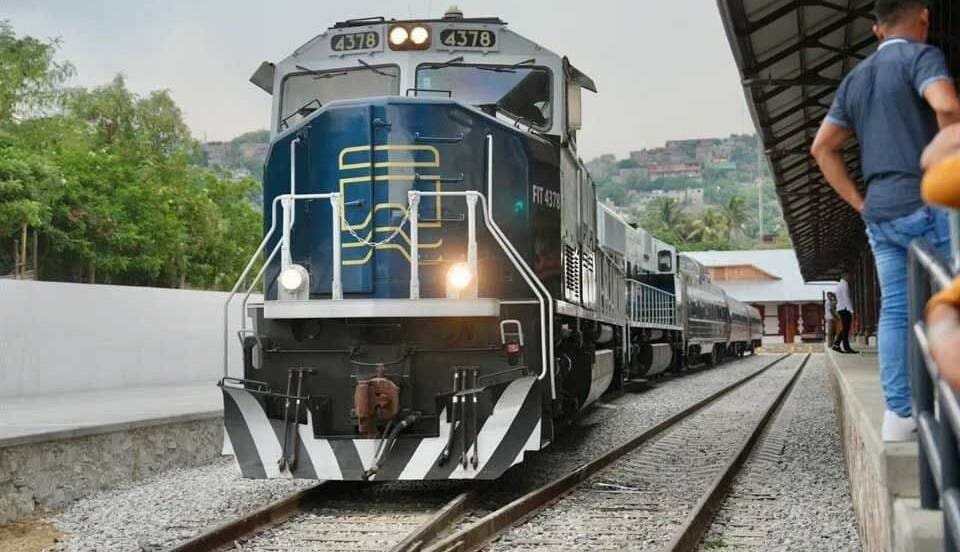 Tren Transístmico se descarrila-min