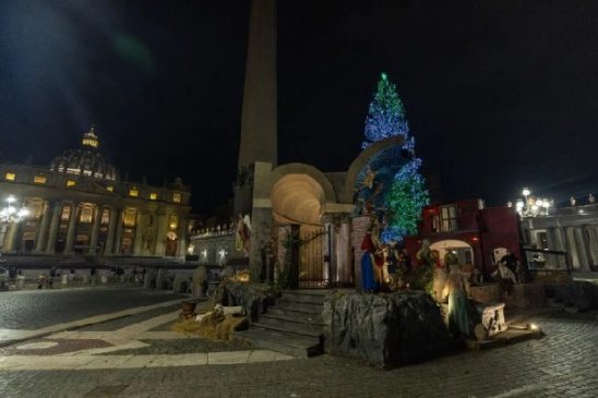 nacimiento y arbol vaticano