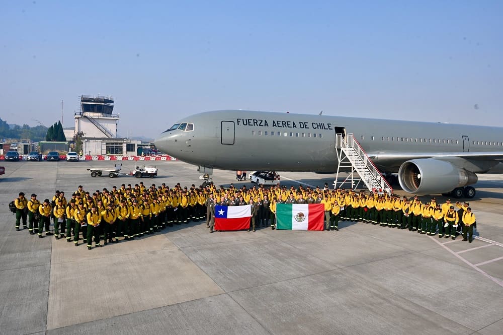 Brigada mexicana continúa combate de incendios forestales en Chile (1)