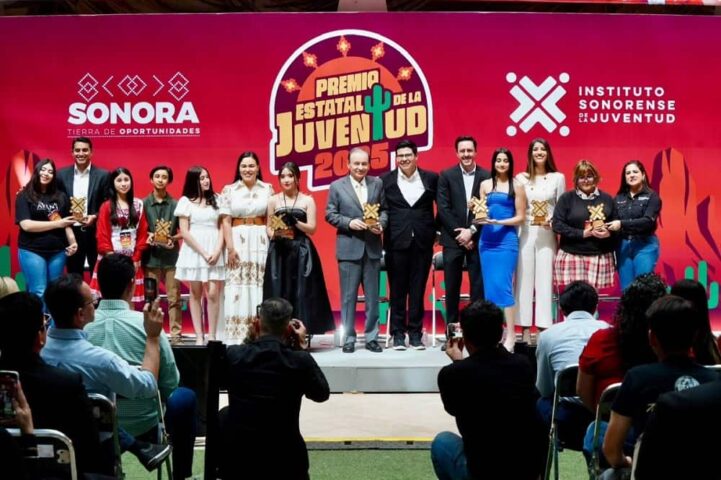 Durazo amplía el Premio Estatal de la Juventud (1)