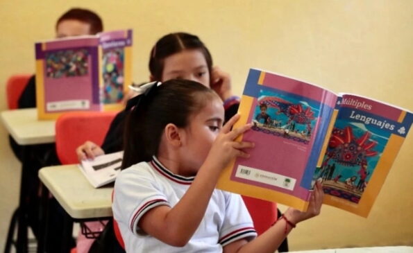Libros de Texto Gratuitos de la SEP. Foto Luis Castillo