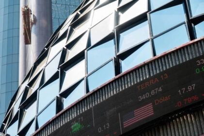 BMV marca su 12º récord del año; peso llega a su mejor nivel desde mayo de 2024